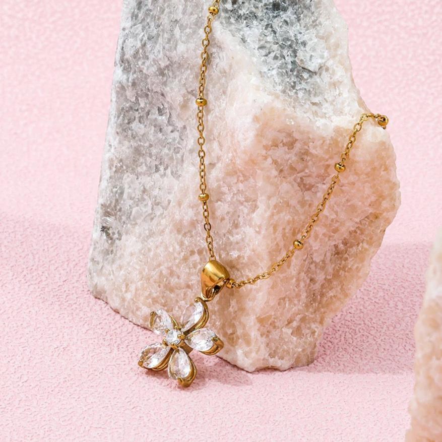 18kt Gold Plated Rolo Chain Dainty Daisy Flower Pendant Necklace